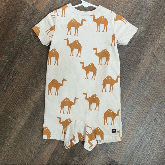 Tea Collection Camel Print Shorts Pocket Romper Size 18-24m - Picture 4 of 6